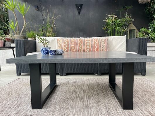 Table in tailor-made waxed concrete, how-and?