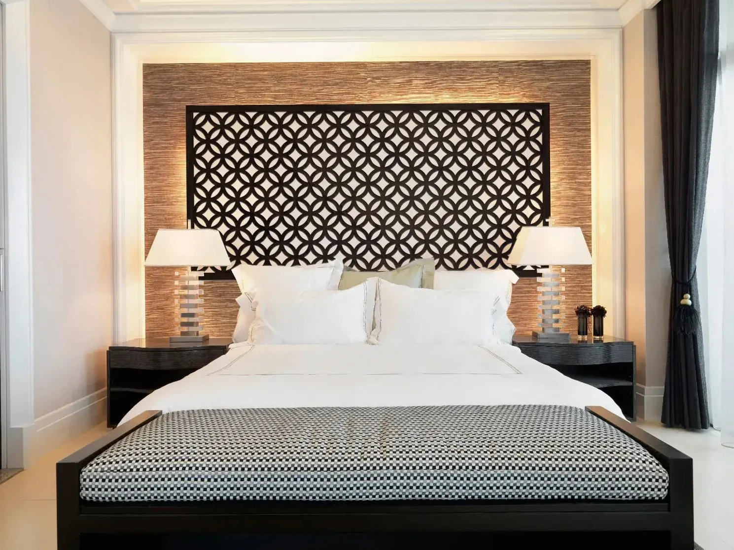 Tips to decorate your room | And why not a wallpaper headboard?